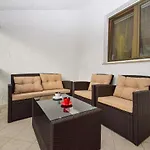 Duje Гостевой дом 3*