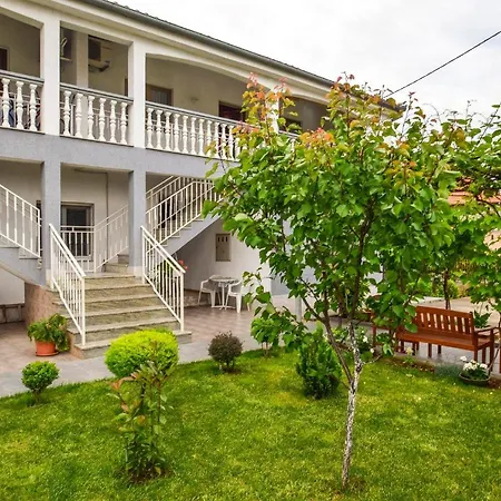 Guest house Duje 3*