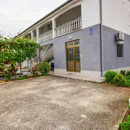 Duje בית הארחה זאדאר